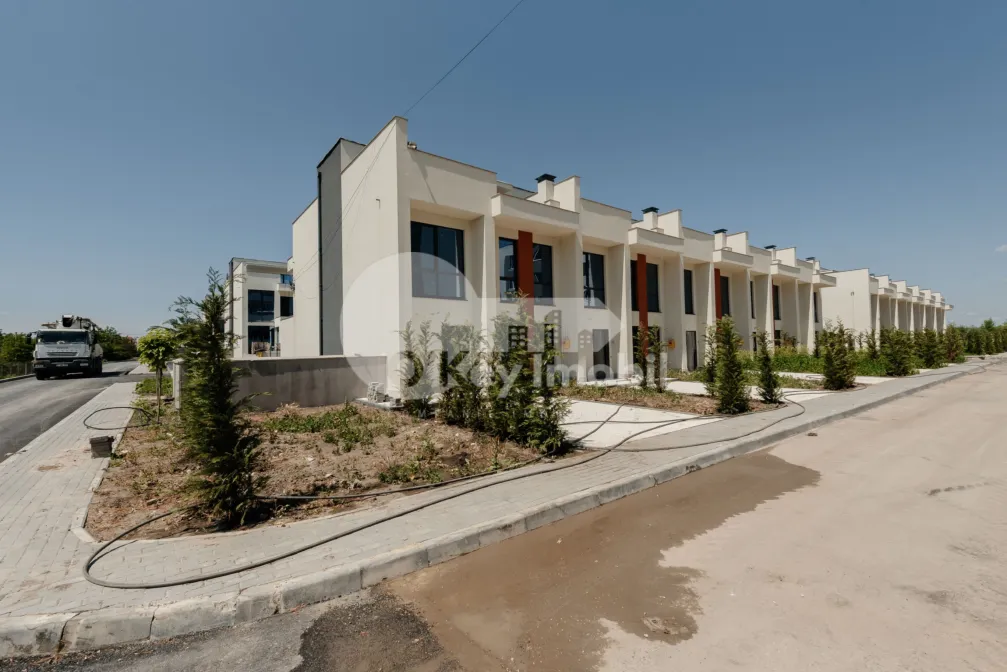 Таунхаус, КОЖУШНА