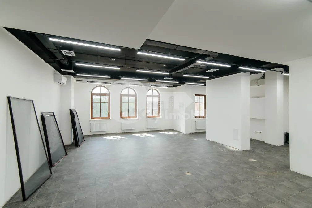 Офис, Центр, Б. П. ХАЖДЕУ