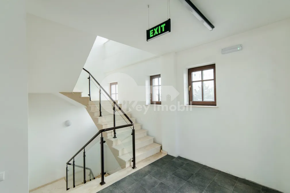 Офис, Центр, Б. П. ХАЖДЕУ