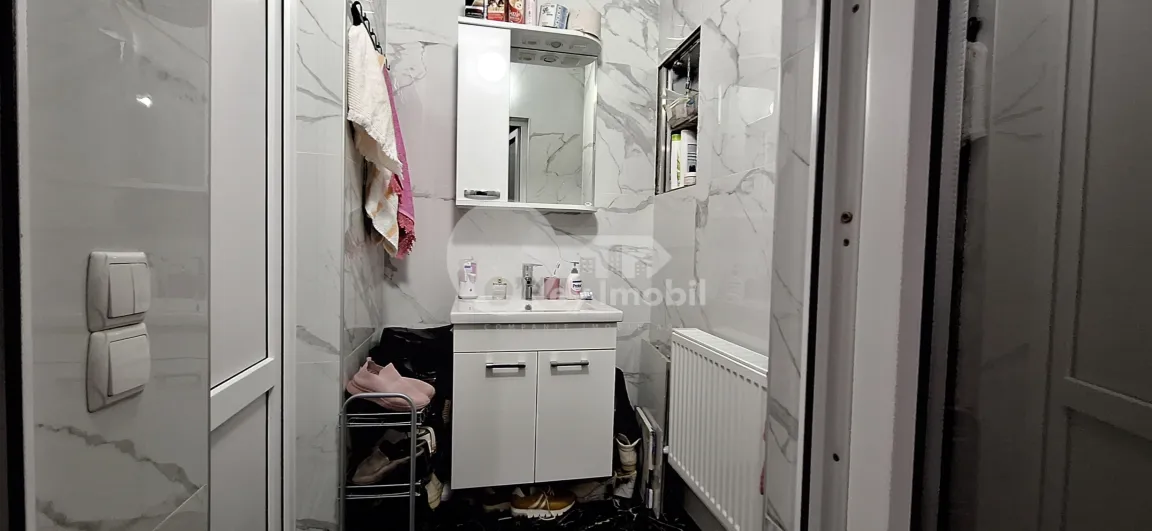 Apartament, IALOVENI