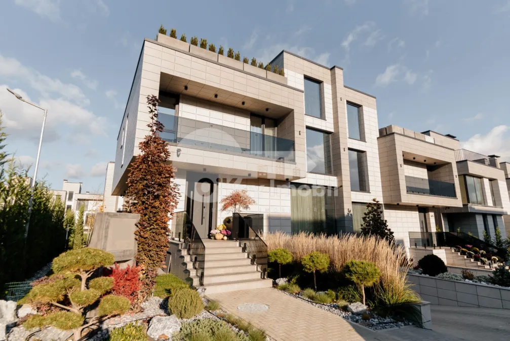 Duplex, Botanica, PĂȘUNILOR