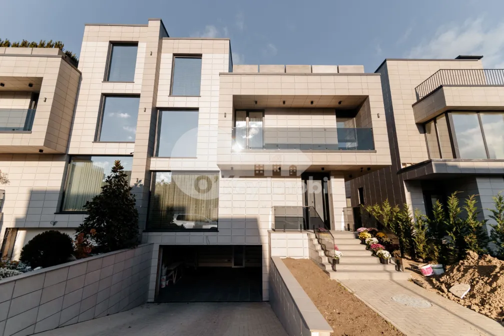 Duplex, Botanica, PĂȘUNILOR