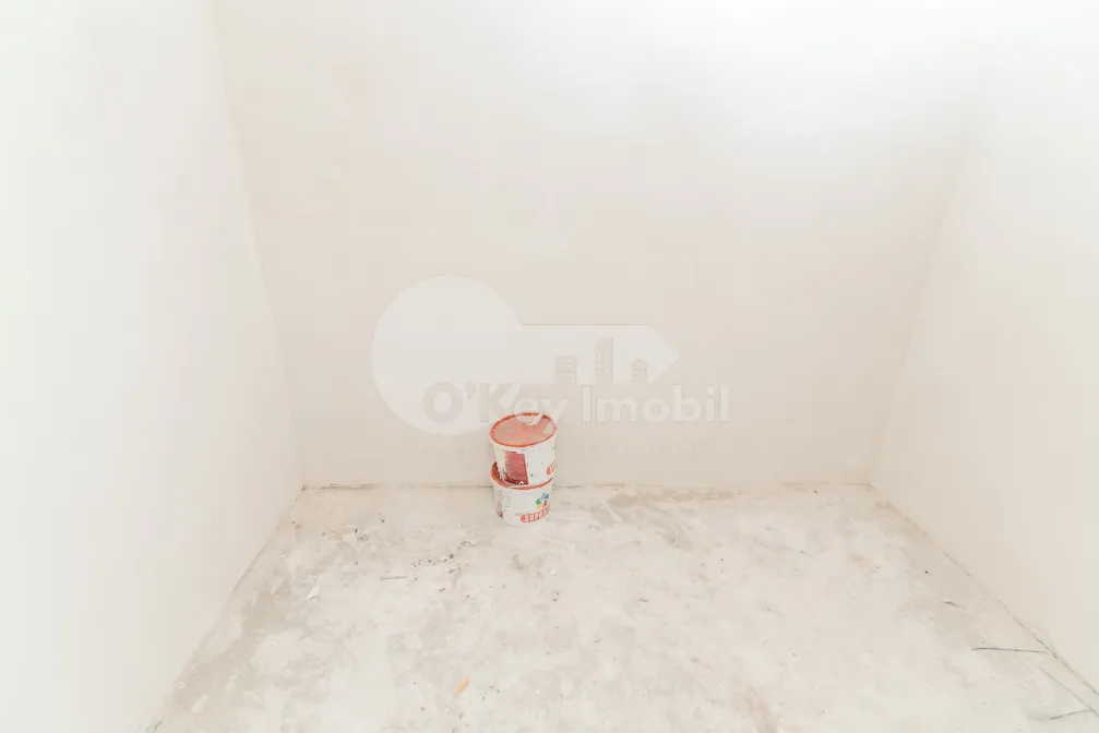 Spațiu comercial, STRĂȘENI