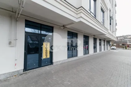 Spațiu comercial, STRĂȘENI