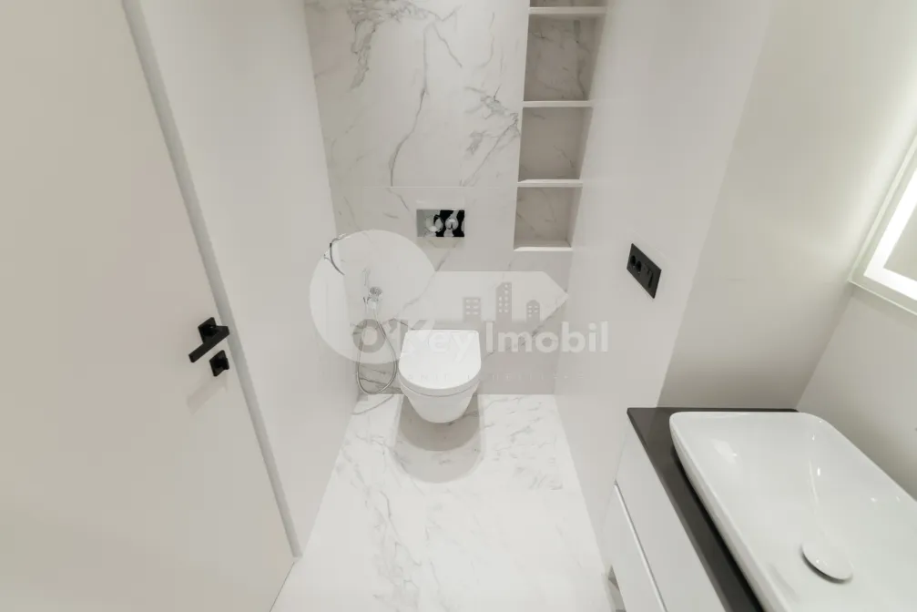 Casă, Centru, LACULUI