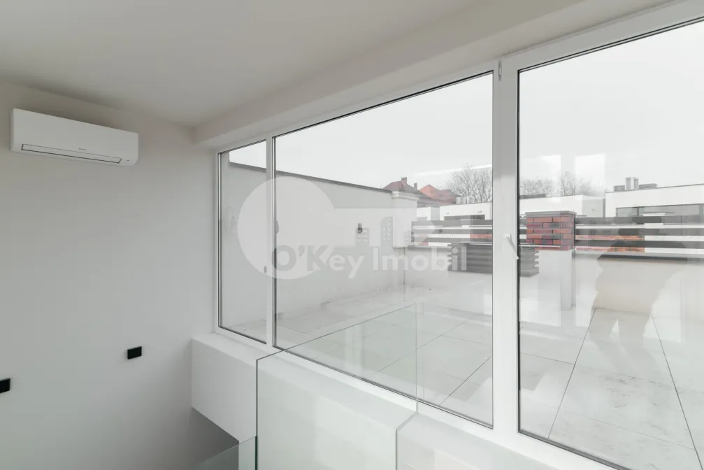 Casă, Centru, LACULUI