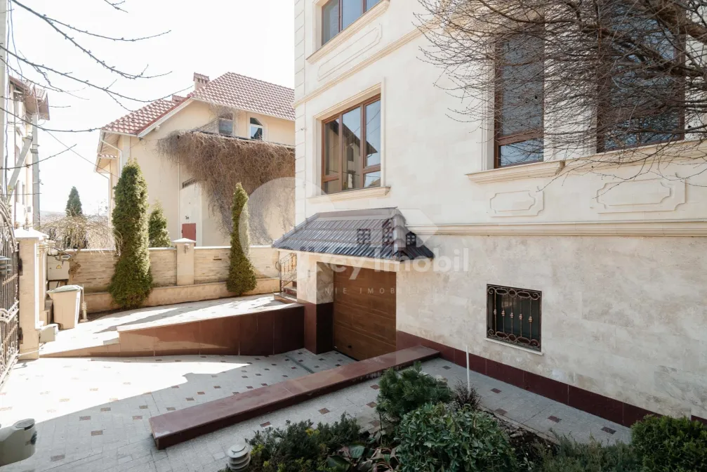 Дом, Чеканы, ДЖИНТА ЛАТИНЭ