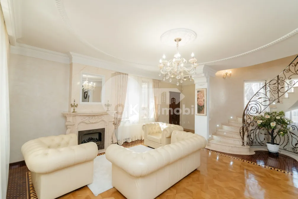 Дом, Чеканы, ДЖИНТА ЛАТИНЭ