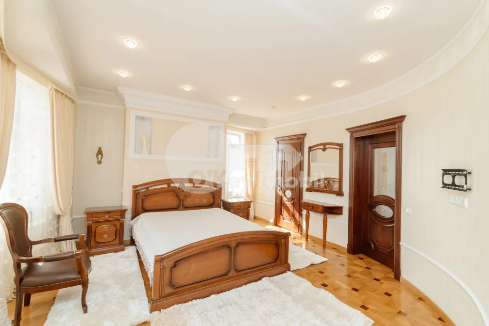 Дом, Чеканы, ДЖИНТА ЛАТИНЭ