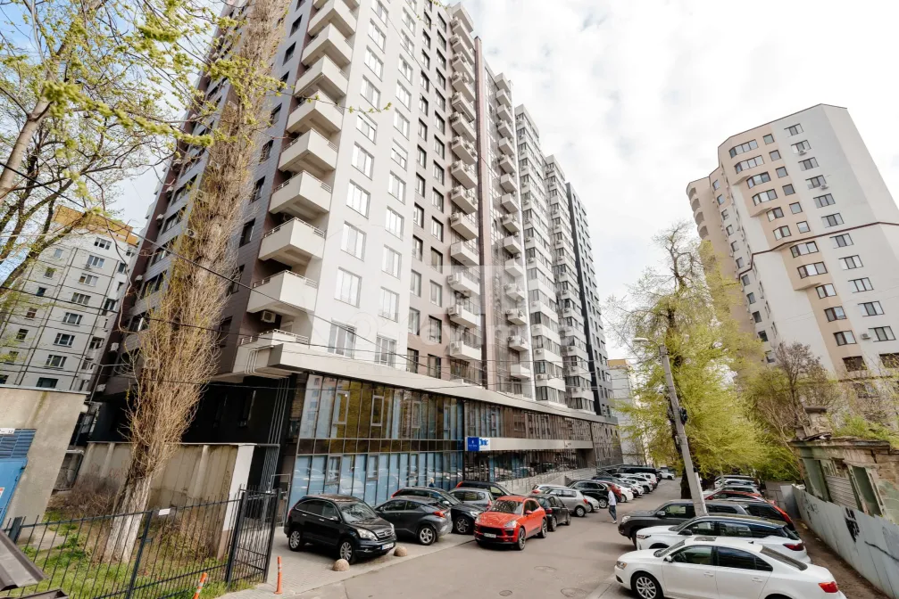 Oficiu, Centru, LEV TOLSTOI