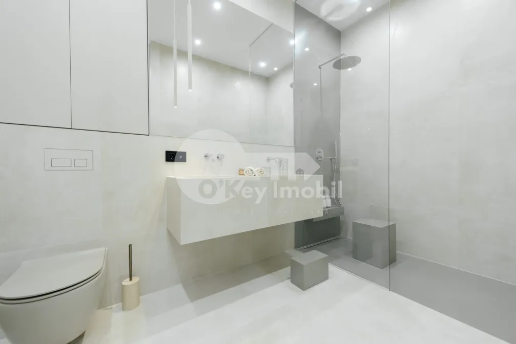 Пентхаус, Чеканы, МИРЧА ЧЕЛ БЭТРЫН