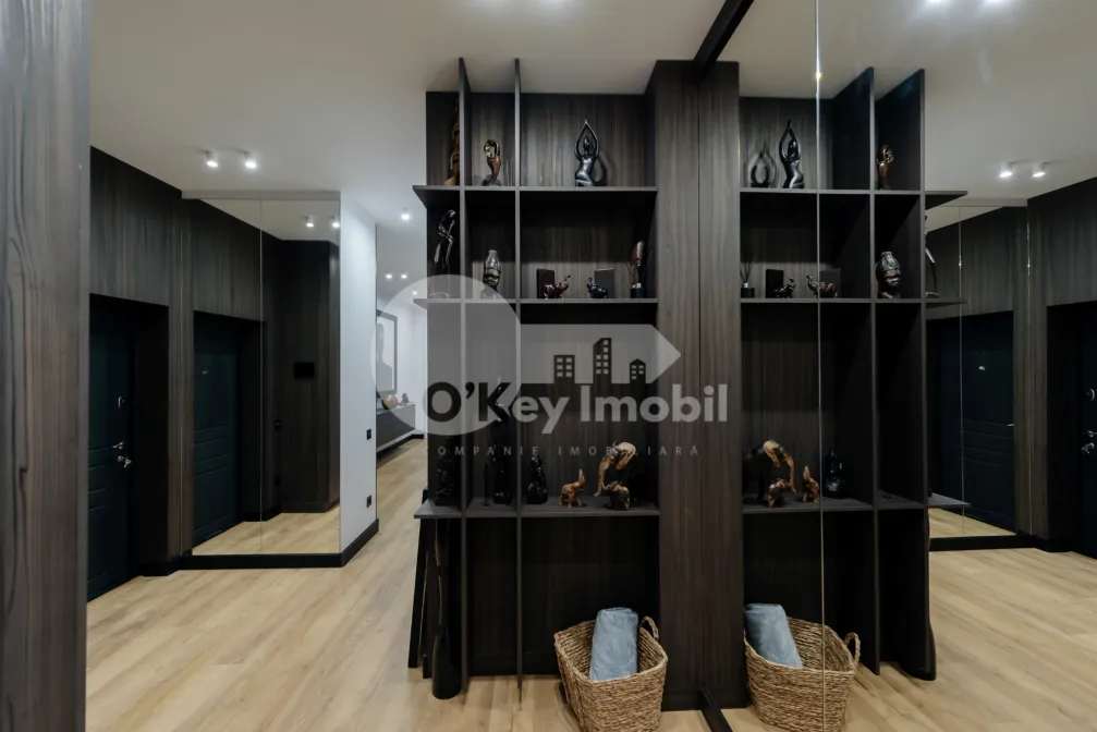 Пентхаус, Чеканы, МИРЧА ЧЕЛ БЭТРЫН