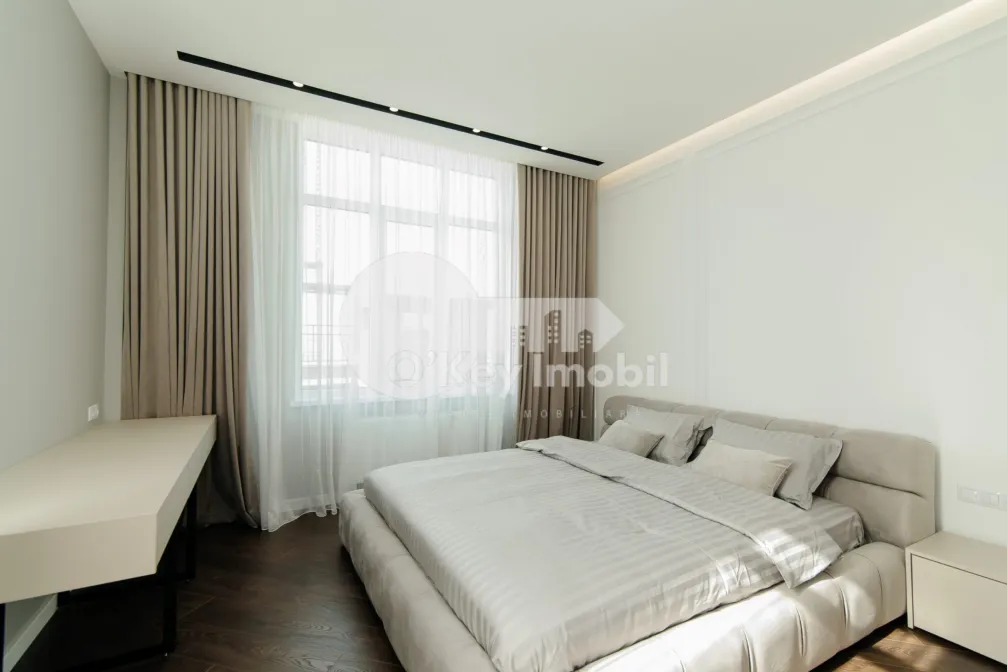 Penthouse, Centru, MELESTIU