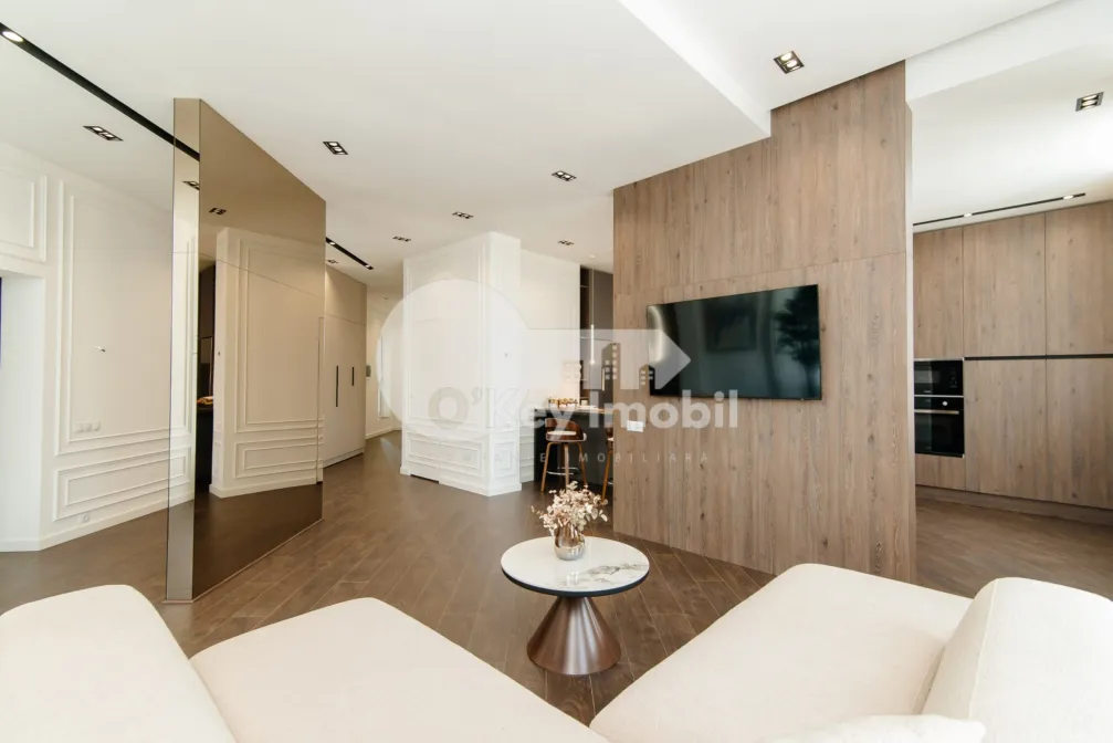 Penthouse, Centru, MELESTIU
