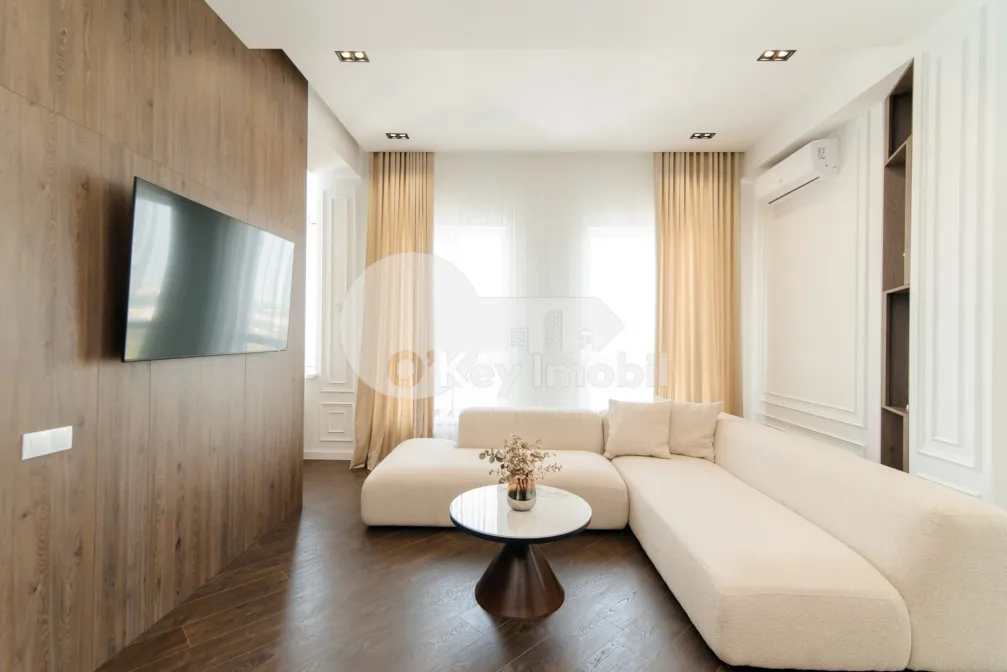 Penthouse, Centru, MELESTIU