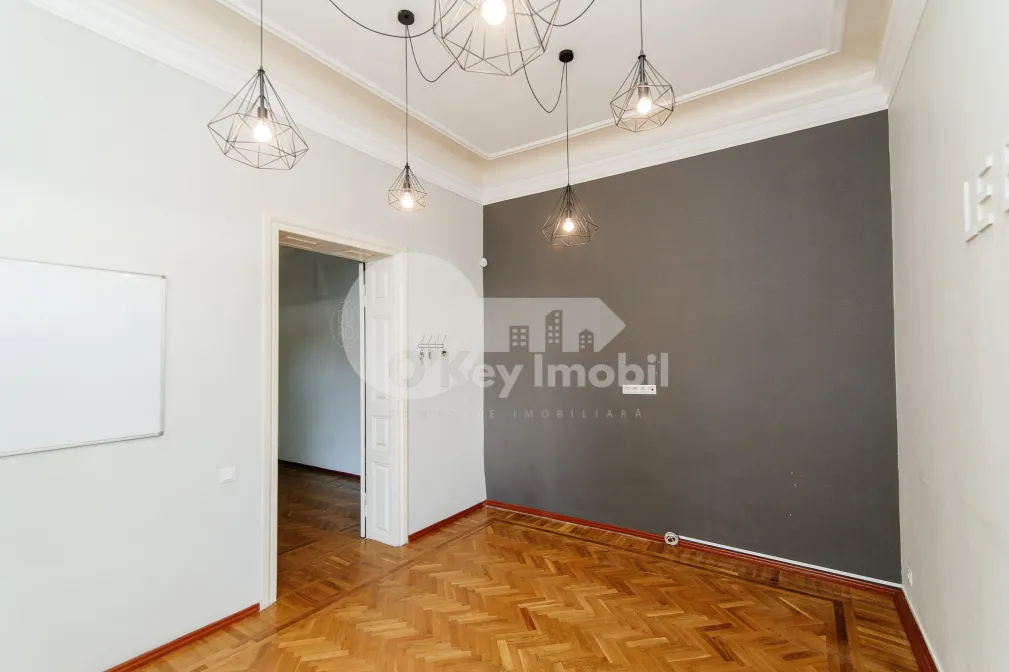 Офис, Центр, МИХАЙ ЕМИНЕСКУ