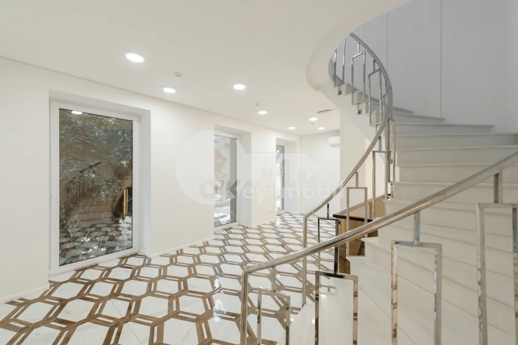 Комм. помещение, Центр, БУЛГАРЭ