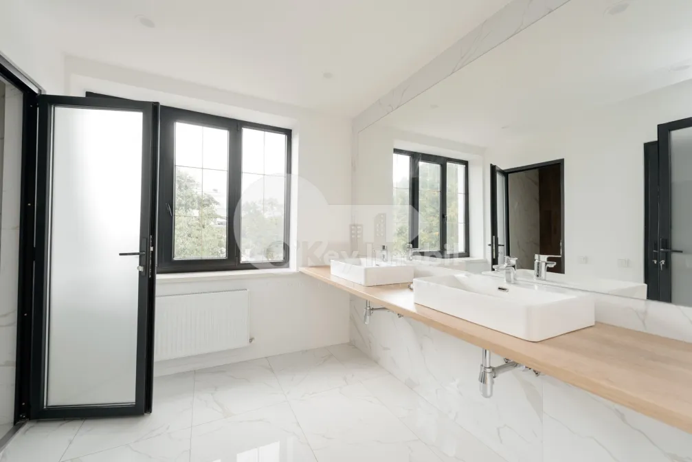 Комм. помещение, Центр, БУЛГАРЭ