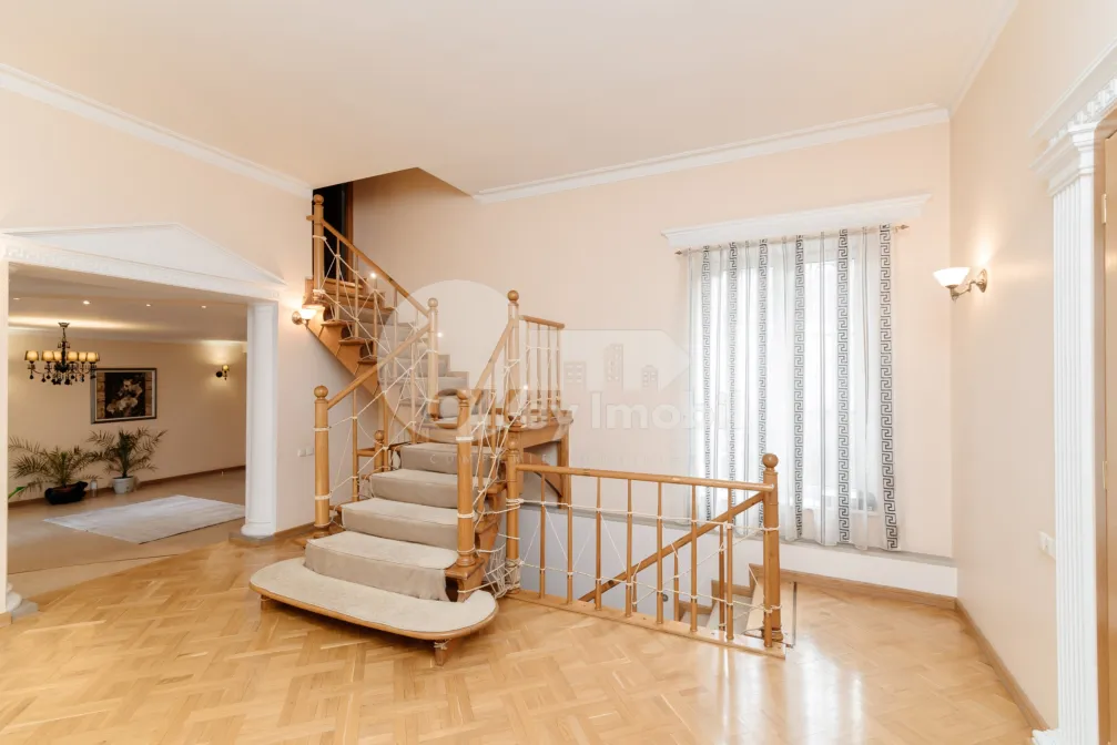 Casă, Buiucani, PRIMĂVERII