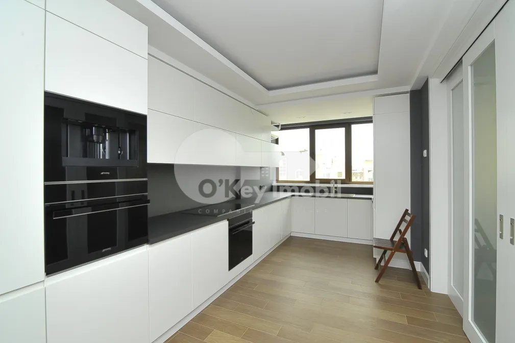 Apartament, Centru, SERGHEI LAZO