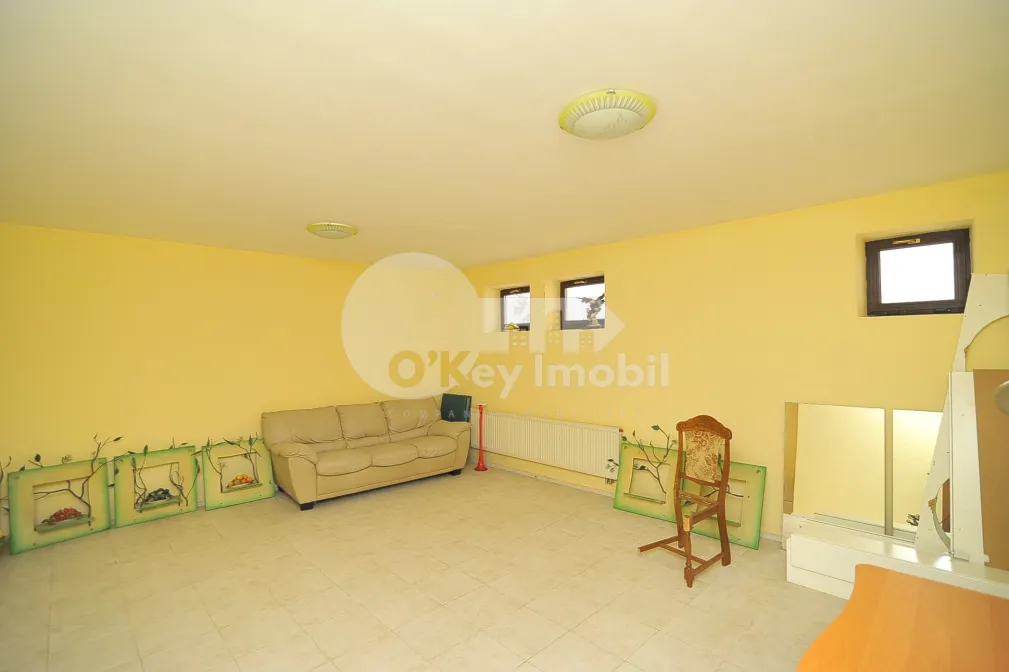 Casă - str-la Mihai Eminescu - Botanica