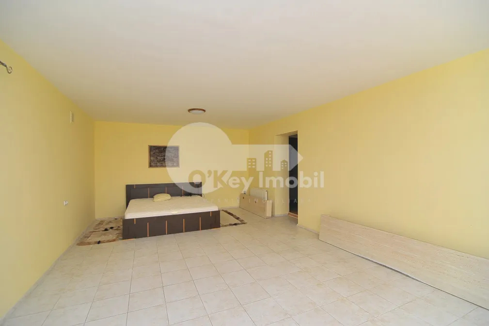 Casă - str-la Mihai Eminescu - Botanica