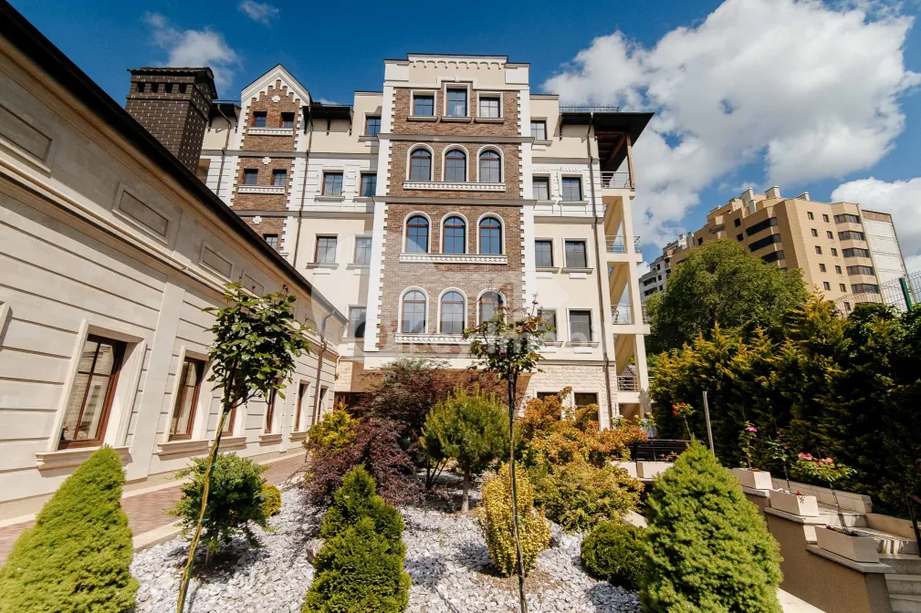 Офис, Центр, Б. П. ХАЖДЕУ