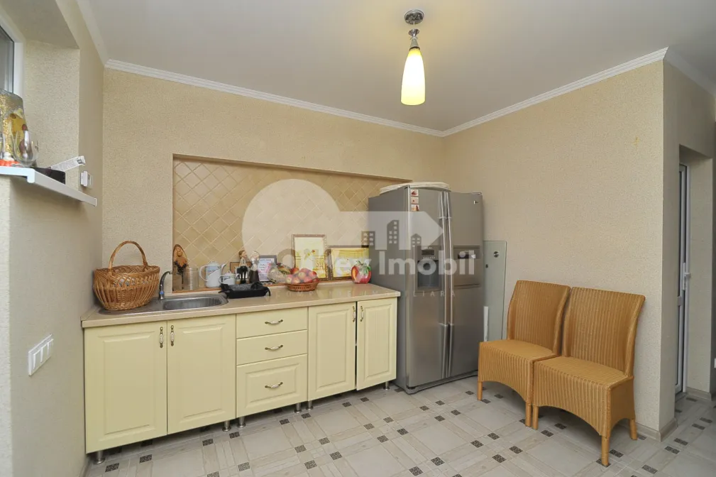 Casă, Centru, MOARA ROȘIE