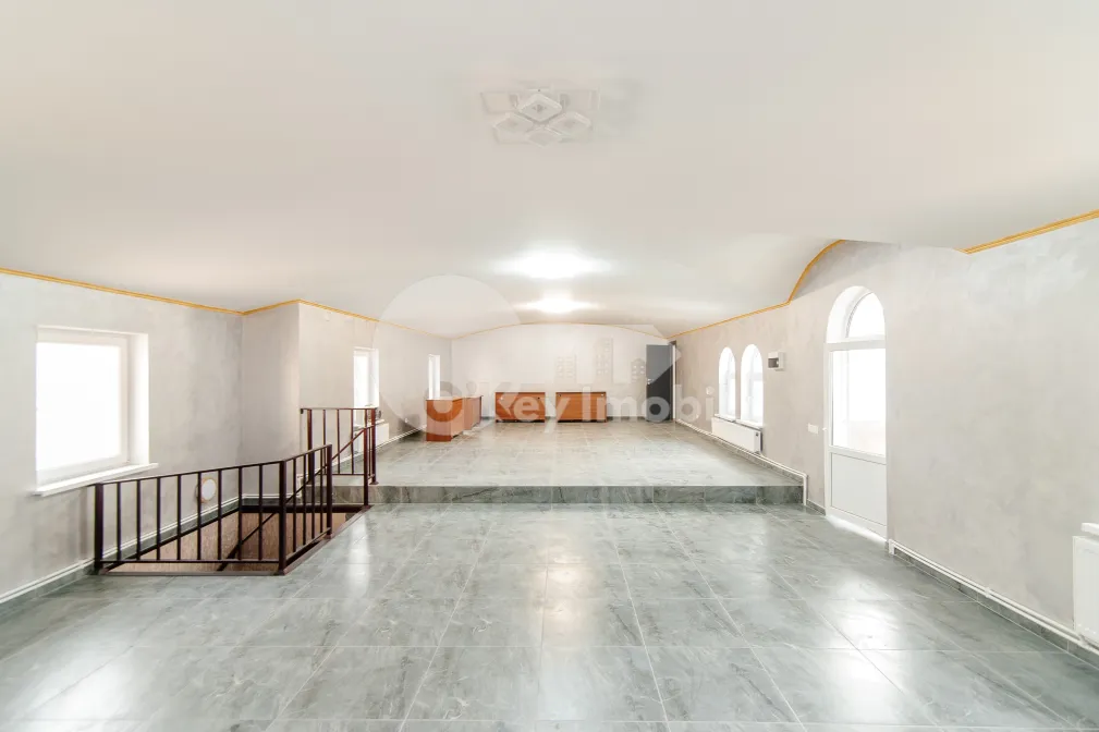 Oficiu, Centru, PETRU MOVILĂ