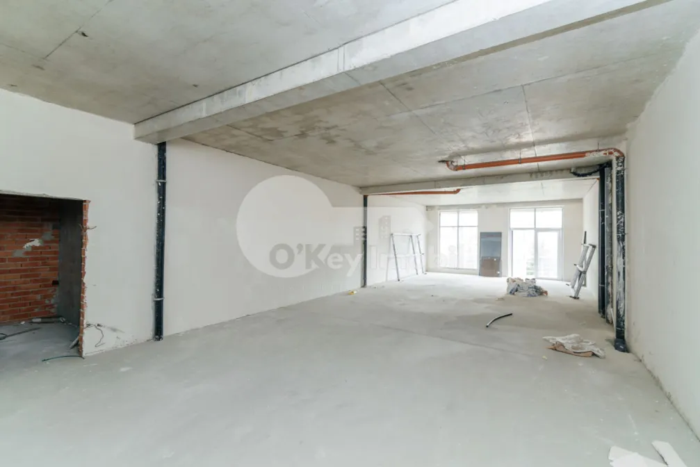 Spațiu comercial, STRĂȘENI