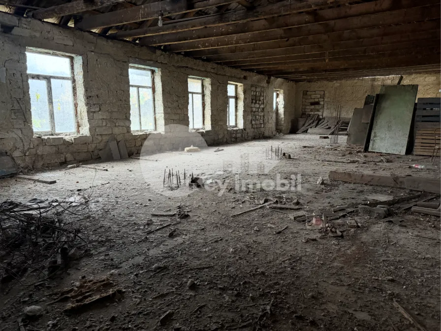 Spațiu comercial, STRĂȘENI