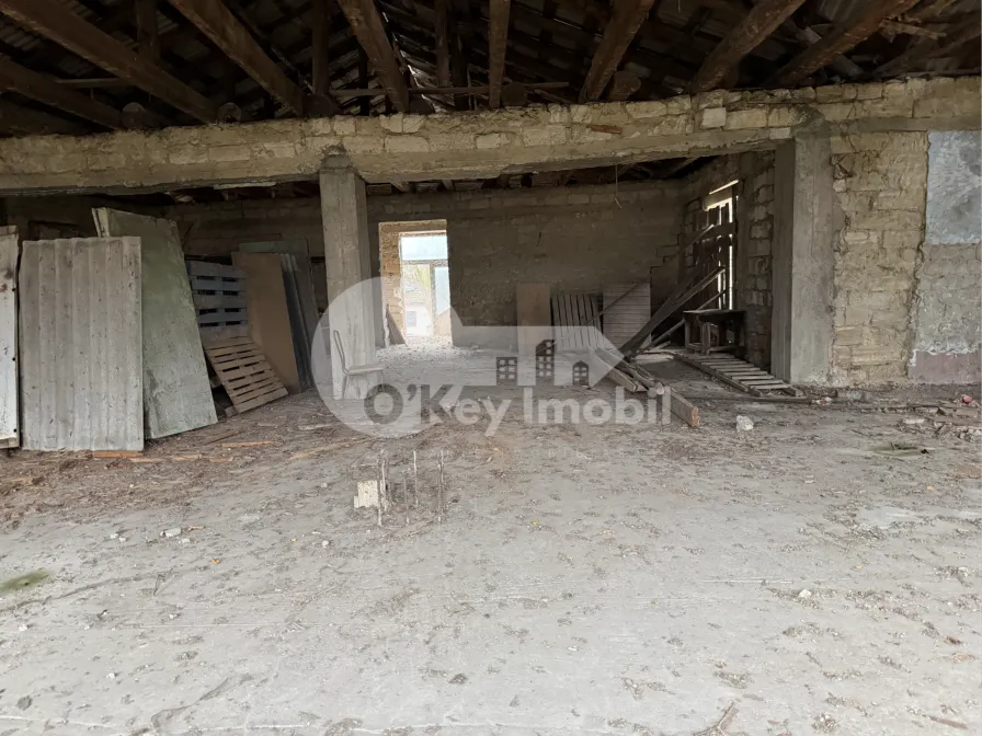 Spațiu comercial, STRĂȘENI