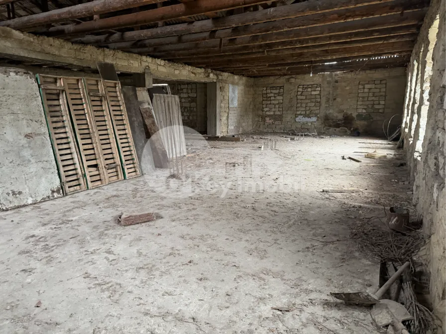 Spațiu comercial, STRĂȘENI