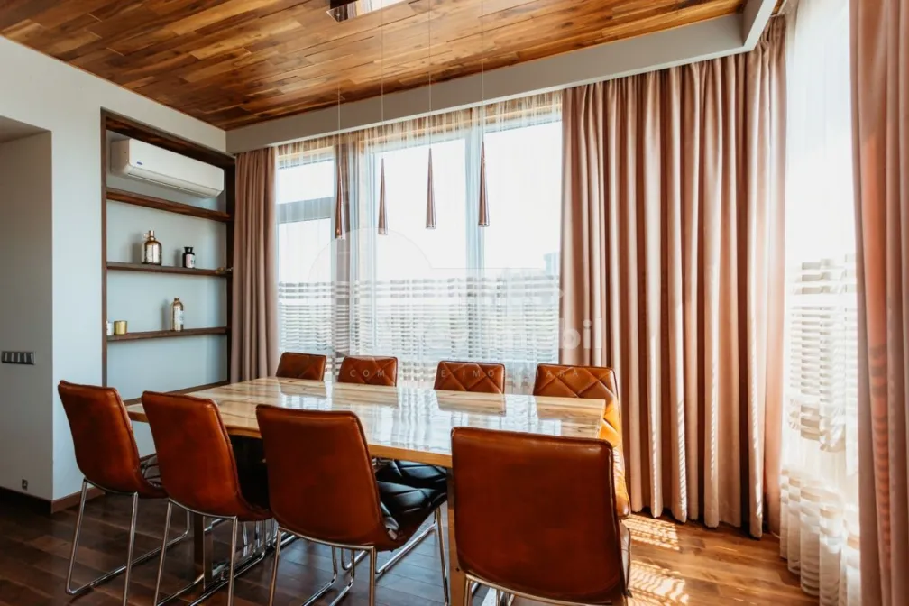 Пентхаус, Центр, ЛЕВ ТОЛСТОЙ