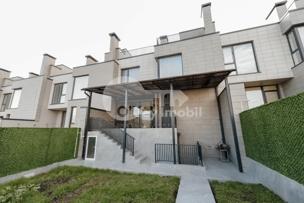 Townhouse, Botanica, PĂȘUNILOR