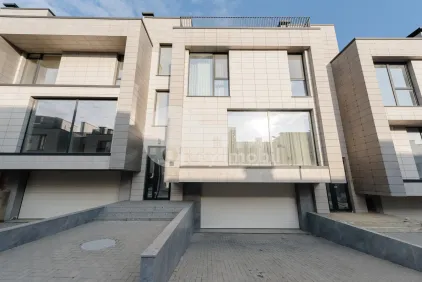 Townhouse, Botanica, PĂȘUNILOR