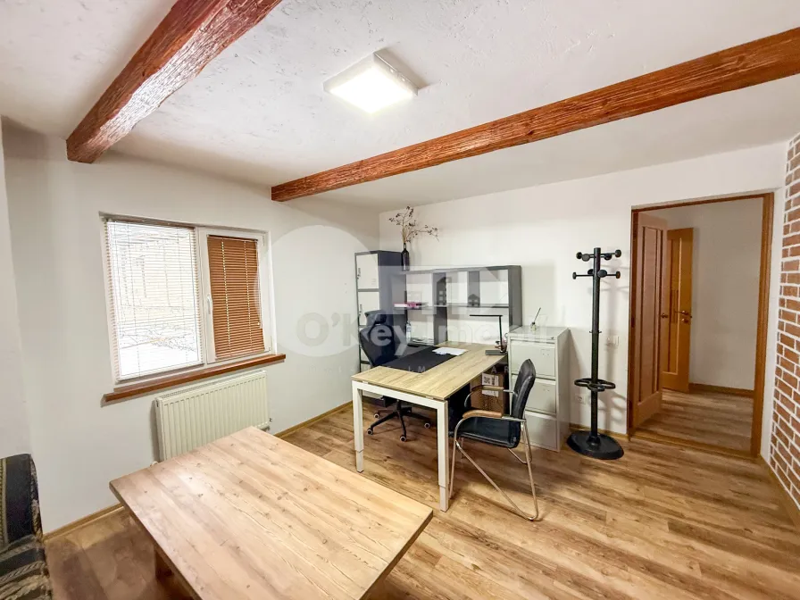 Oficiu, Centru, ARMENEASCĂ