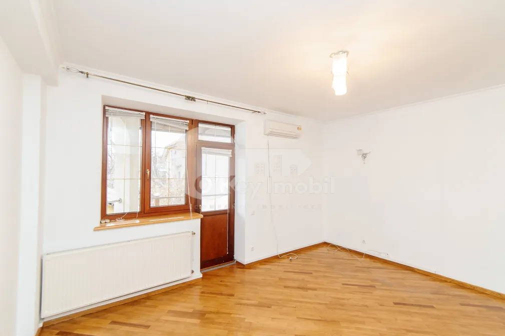 Oficiu, Centru, NICOLAE IORGA