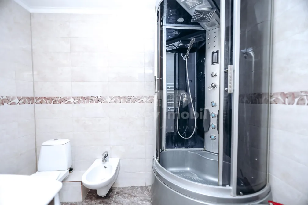 Apartament, Centru, TOMA CIORBĂ
