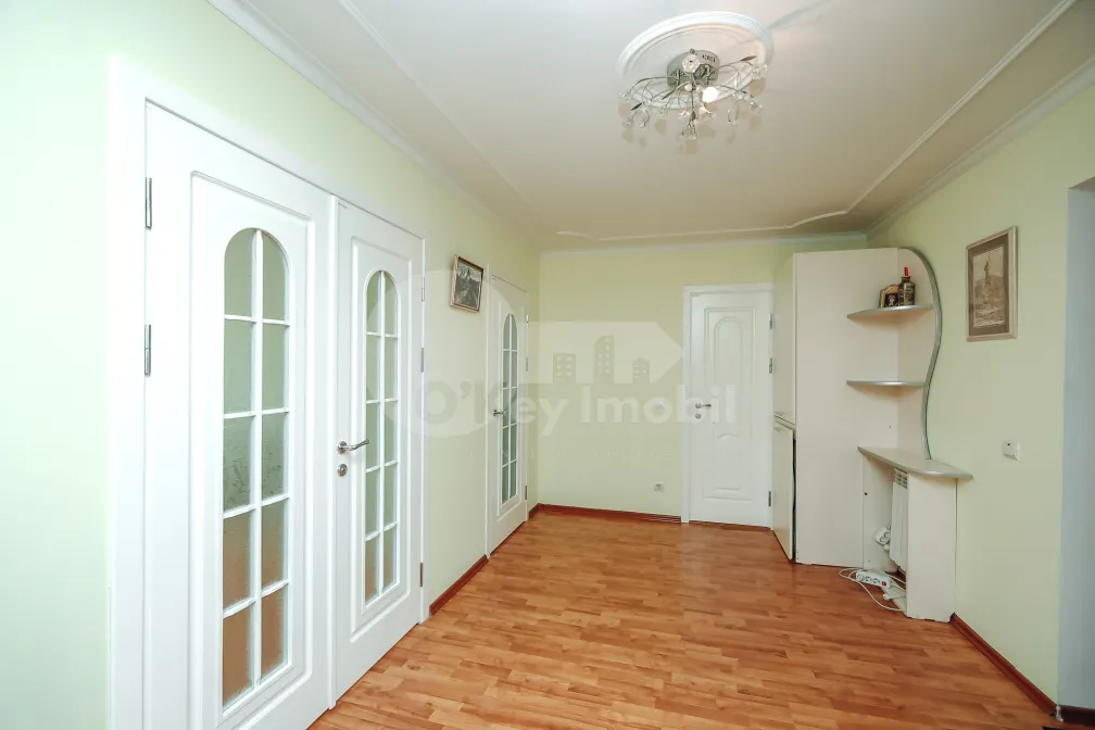 Apartament, Centru, TOMA CIORBĂ