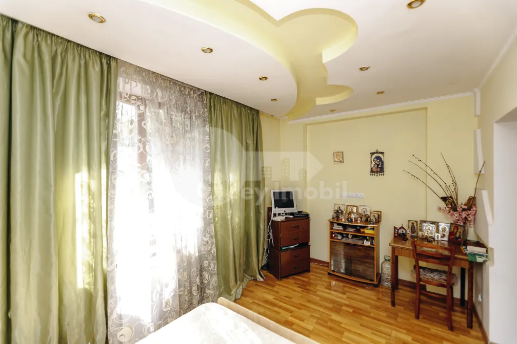 Дом, Центр, СФЫНТУЛ ГЕОРГЕ