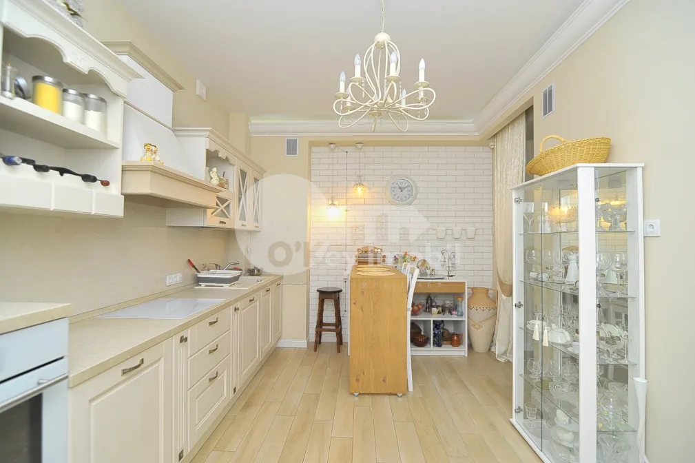 Casă, Centru, MOARA ROȘIE