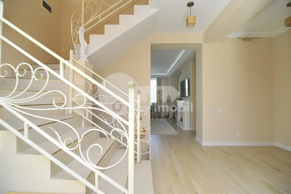 Дом, Центр, МОАРА РОШИЕ