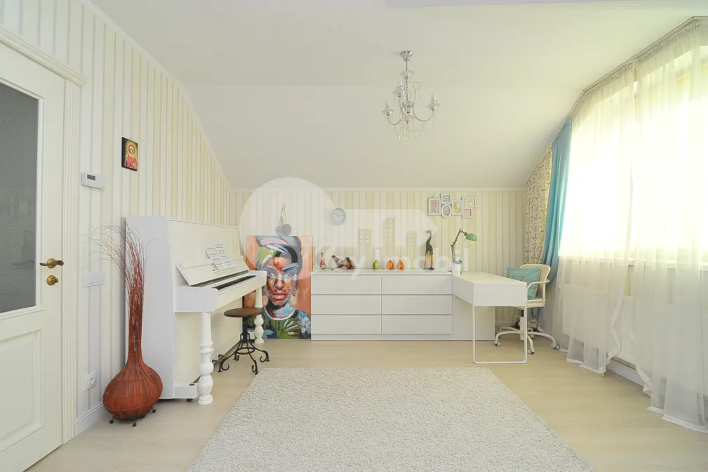 Дом, Центр, МОАРА РОШИЕ