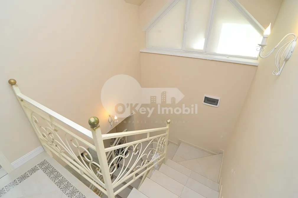 Дом, Центр, МОАРА РОШИЕ