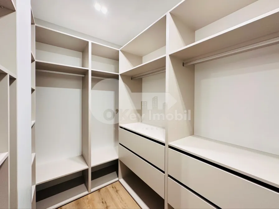 Пентхаус, Чеканы, МИЛЕСКУ СПЭТАРУ