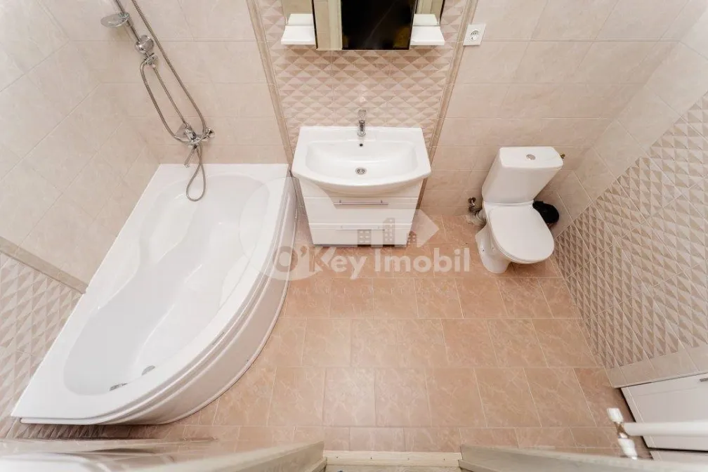 Apartament, Buiucani, LIVIU DELEANU