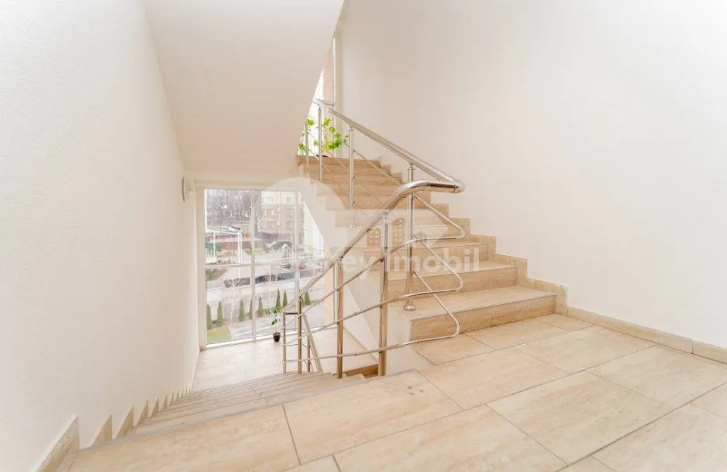 Apartament, Buiucani, LIVIU DELEANU