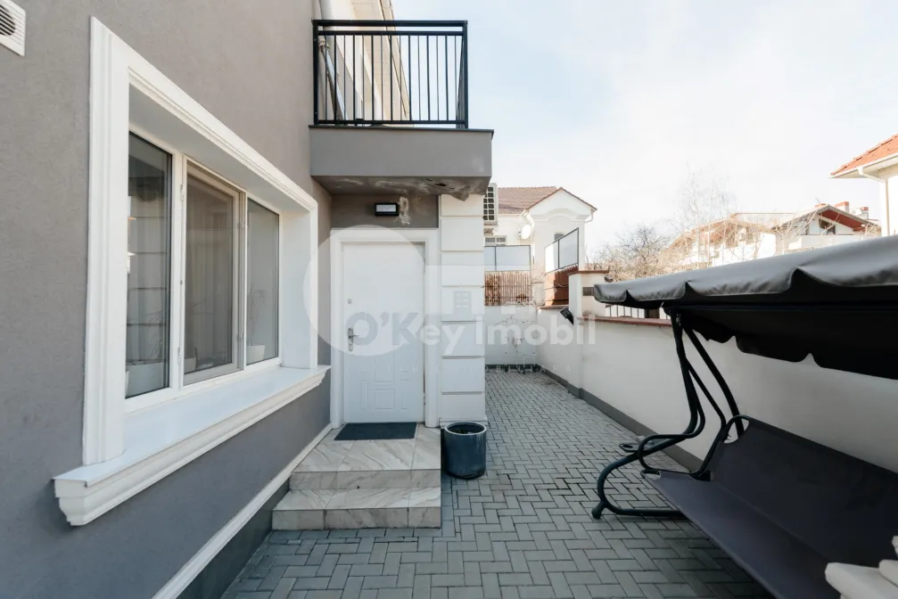 Дом, Центр, АНТОН КРИХАН