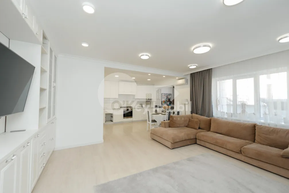 Дом, Центр, АНТОН КРИХАН